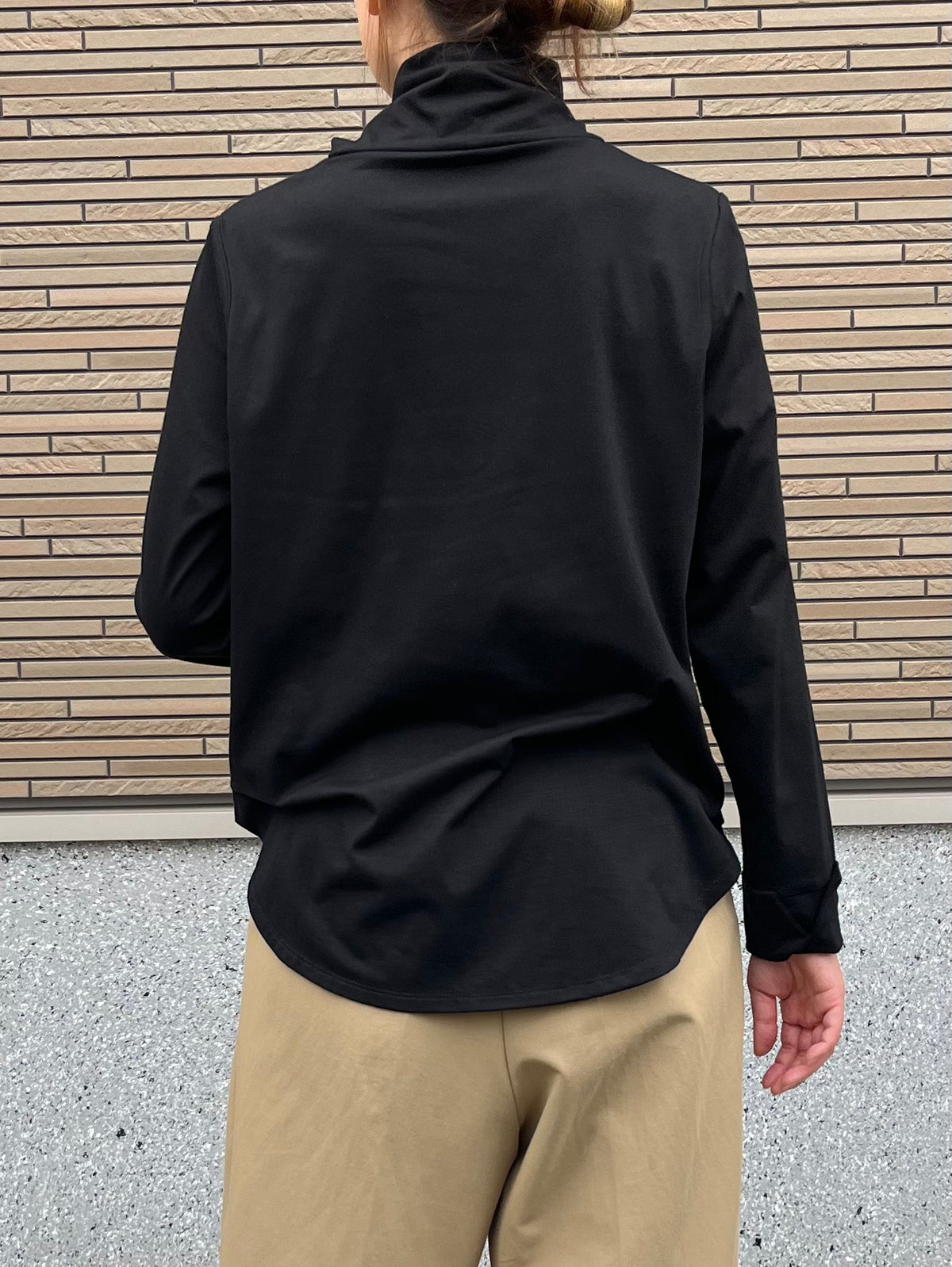 オフタートルカットソー ブラック