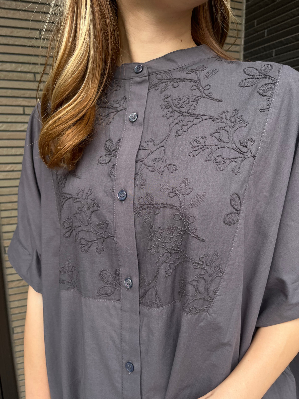 ボタニカル刺繍切替ワンピース チャコール