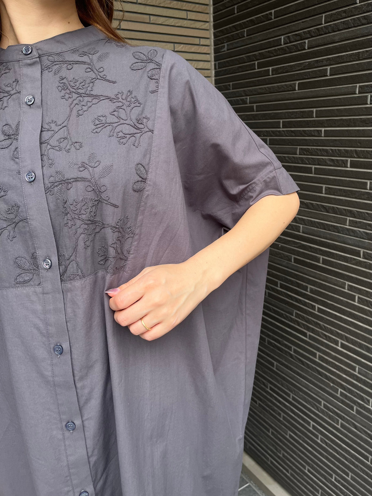 ボタニカル刺繍切替ワンピース チャコール