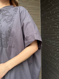 ボタニカル刺繍切替ワンピース チャコール