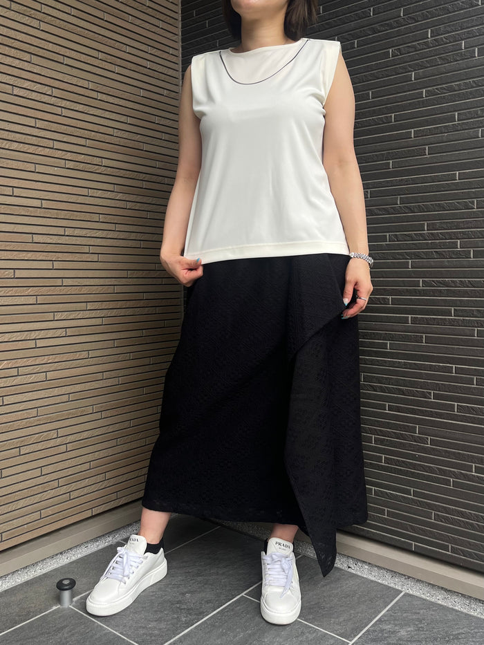 ネックレスモチーフ付カットソー オフホワイト