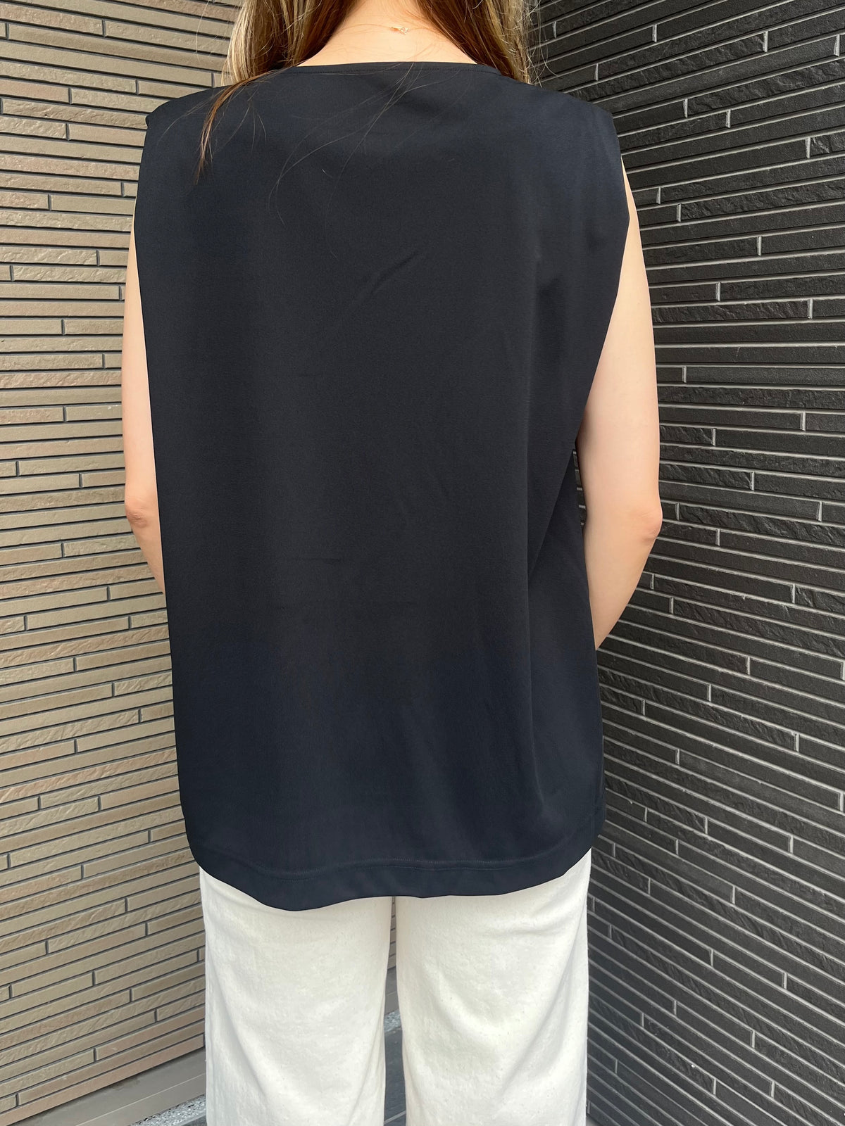 ネックレスモチーフ付カットソー ブラック