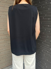 ネックレスモチーフ付カットソー ブラック