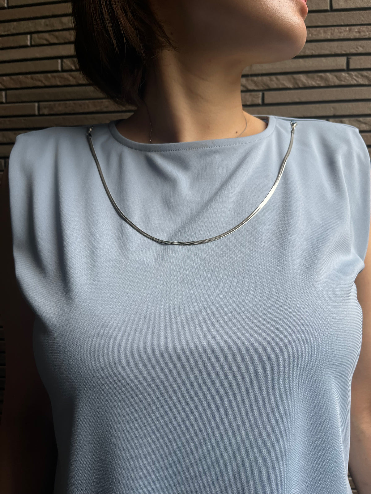 ネックレスモチーフ付カットソー アイスブルー