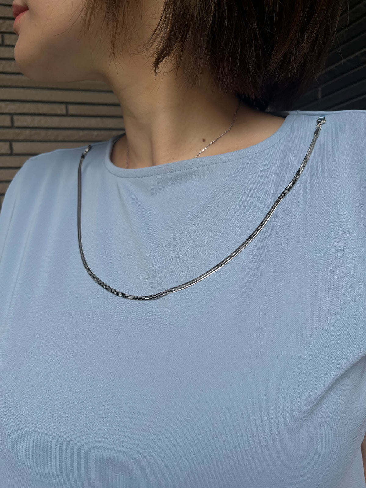 ネックレスモチーフ付カットソー アイスブルー