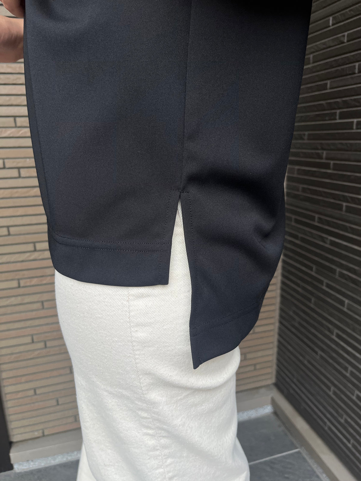 ネックレスモチーフ付カットソー ブラック