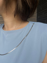 ネックレスモチーフ付カットソー アイスブルー